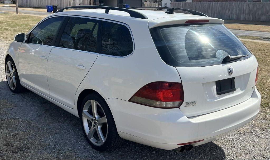 Volkswagen Jetta SportWagen 2.0L TDI 2011