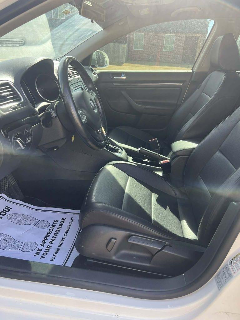 Volkswagen Jetta SportWagen 2.0L TDI 2011