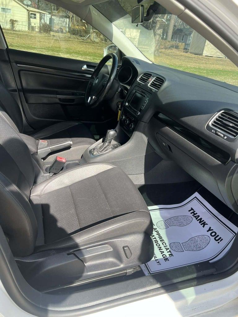 Volkswagen Jetta SportWagen 2.0L TDI 2011