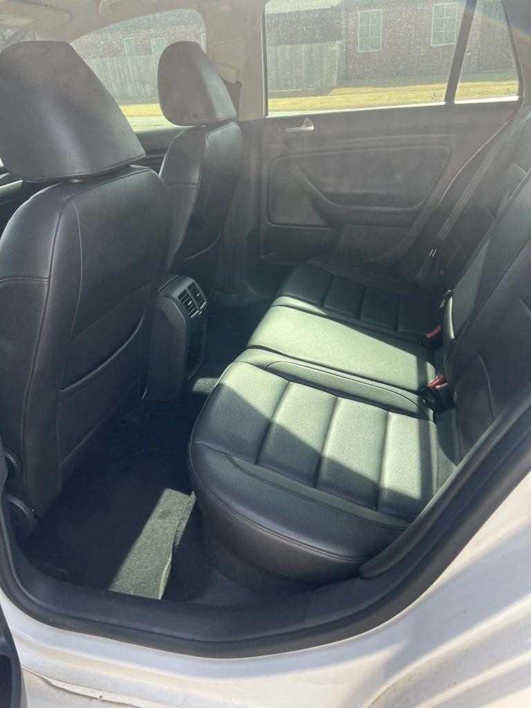 Volkswagen Jetta SportWagen 2.0L TDI 2011