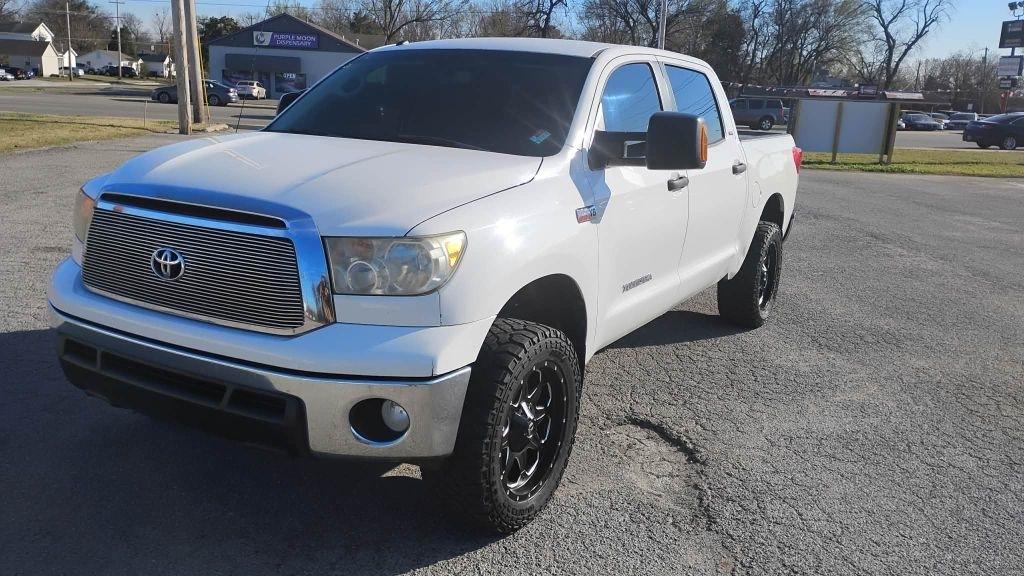 Toyota Tundra Tundra-Grade CrewMax 5.7L FFV 4WD 2013