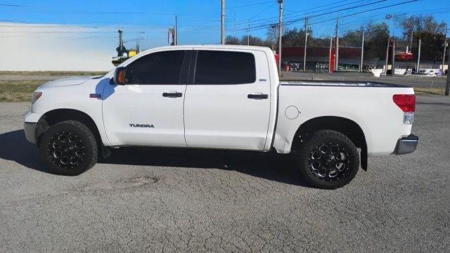 Toyota Tundra Tundra-Grade CrewMax 5.7L FFV 4WD 2013