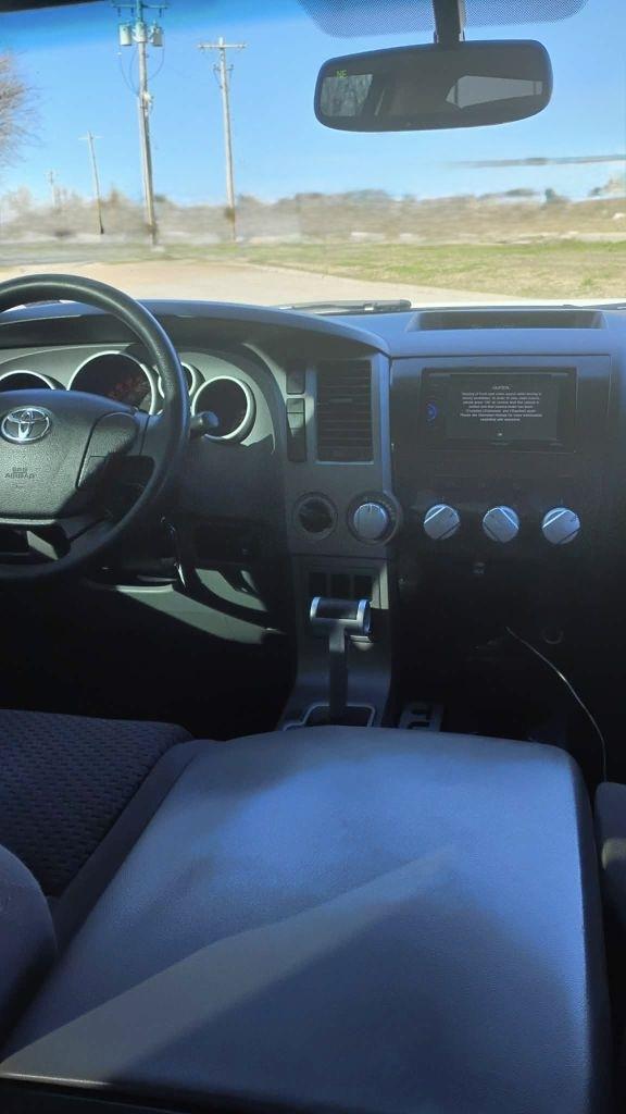 Toyota Tundra Tundra-Grade CrewMax 5.7L FFV 4WD 2013