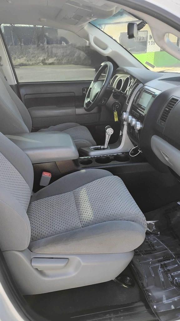 Toyota Tundra Tundra-Grade CrewMax 5.7L FFV 4WD 2013