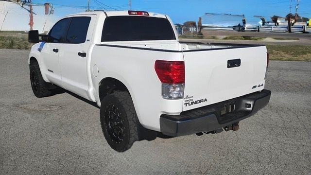 Toyota Tundra Tundra-Grade CrewMax 5.7L FFV 4WD 2013