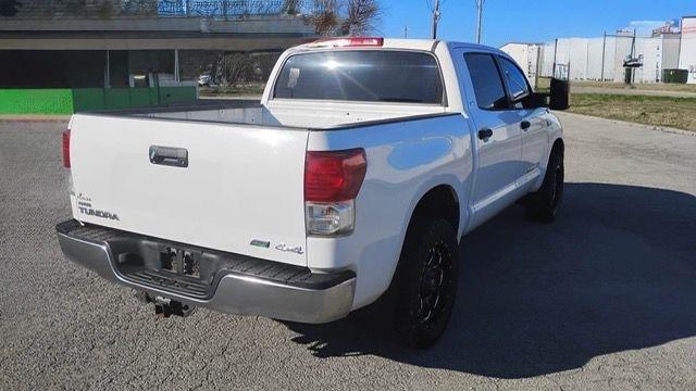 Toyota Tundra Tundra-Grade CrewMax 5.7L FFV 4WD 2013