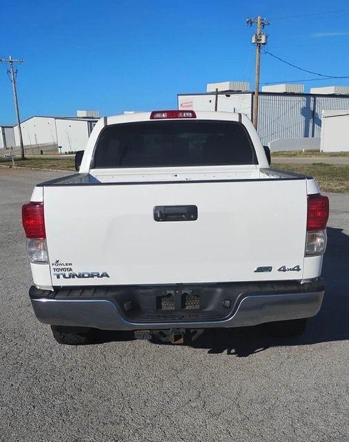 Toyota Tundra Tundra-Grade CrewMax 5.7L FFV 4WD 2013
