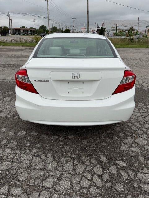Honda Civic LX Sedan 5-Speed AT 2012