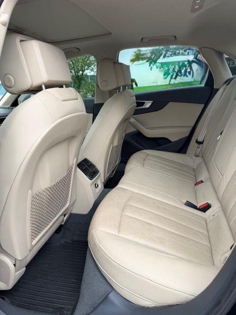 Audi A4 2.0T Prestige quattro Sedan 2017