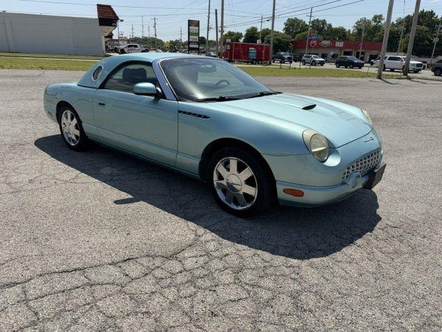 Ford Thunderbird Deluxe 2002