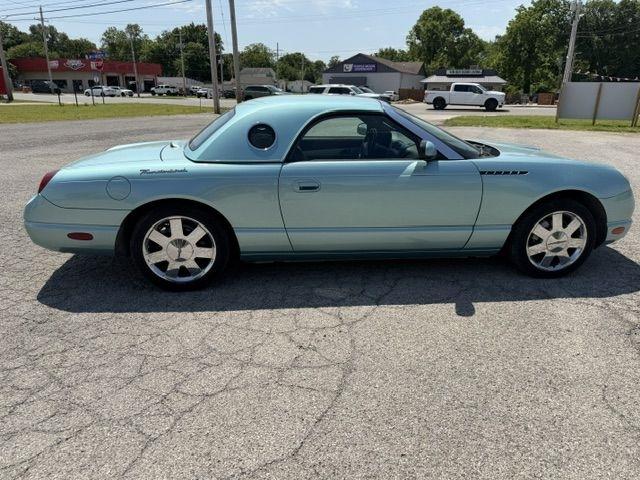 Ford Thunderbird Deluxe 2002