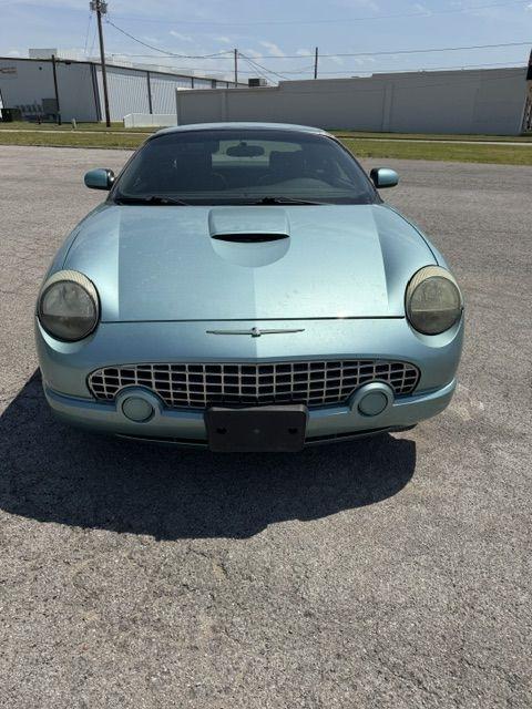 Ford Thunderbird Deluxe 2002