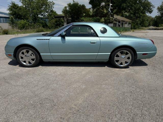 Ford Thunderbird Deluxe 2002