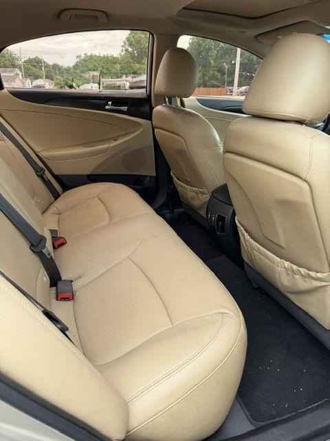 Hyundai Sonata SE Auto 2011