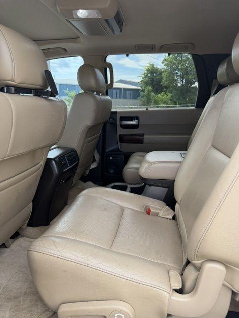 Toyota Sequoia Plantium 2WD 2011