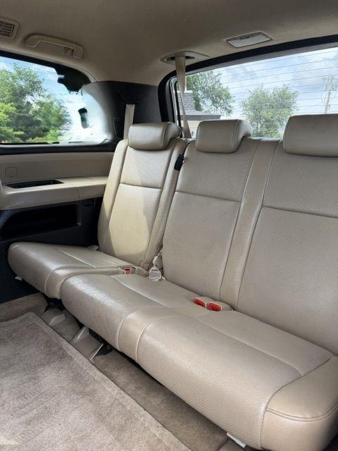 Toyota Sequoia Plantium 2WD 2011