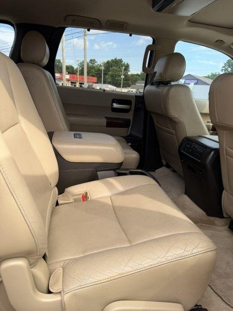 Toyota Sequoia Plantium 2WD 2011