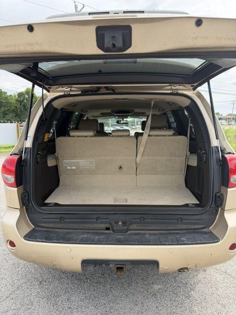 Toyota Sequoia Plantium 2WD 2011
