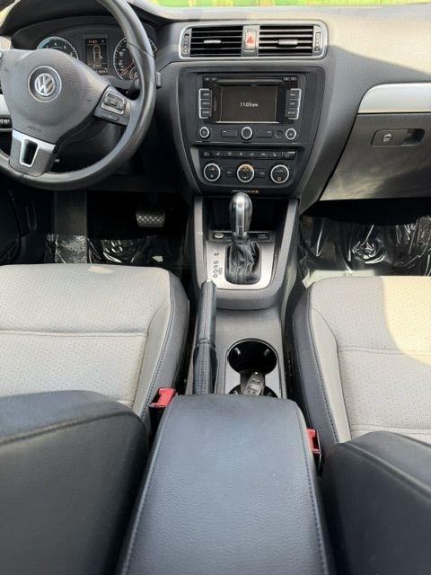 Volkswagen Jetta Hybrid Base 2013
