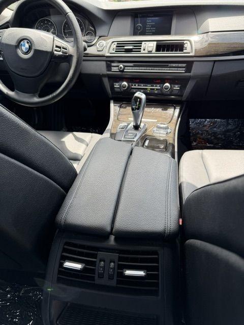 BMW 5-Series 528i 2012