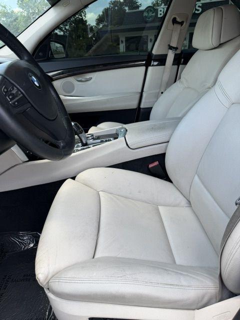 BMW 5-Series Gran Turismo 550i 2012