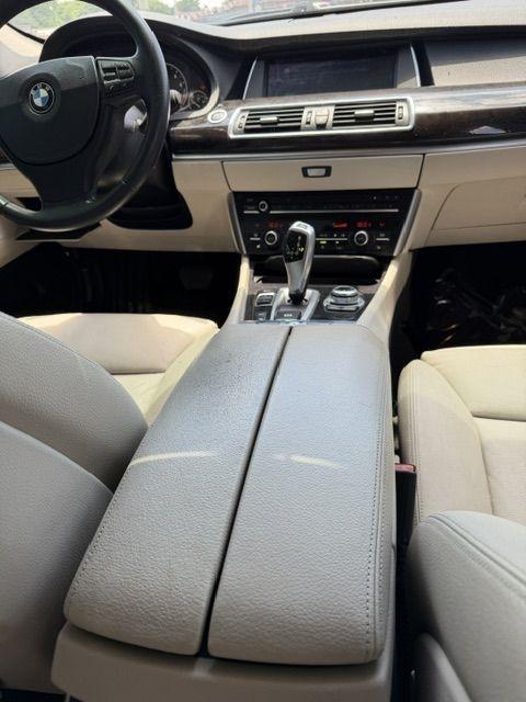 BMW 5-Series Gran Turismo 550i 2012