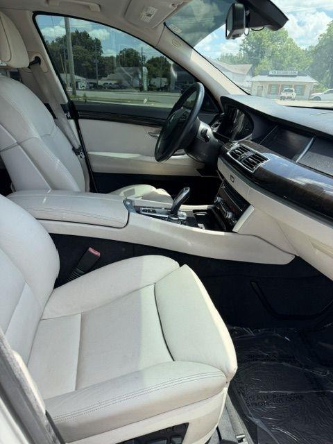 BMW 5-Series Gran Turismo 550i 2012