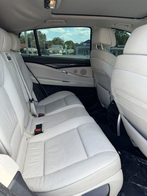 BMW 5-Series Gran Turismo 550i 2012