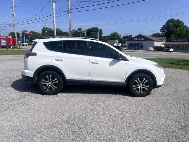 Toyota RAV4 LE FWD 2016