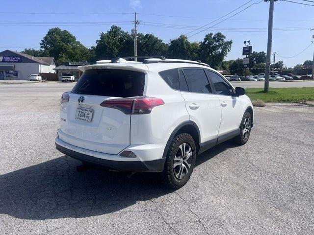 Toyota RAV4 LE FWD 2016