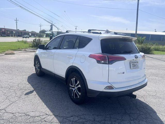 Toyota RAV4 LE FWD 2016