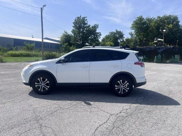 Toyota RAV4 LE FWD 2016