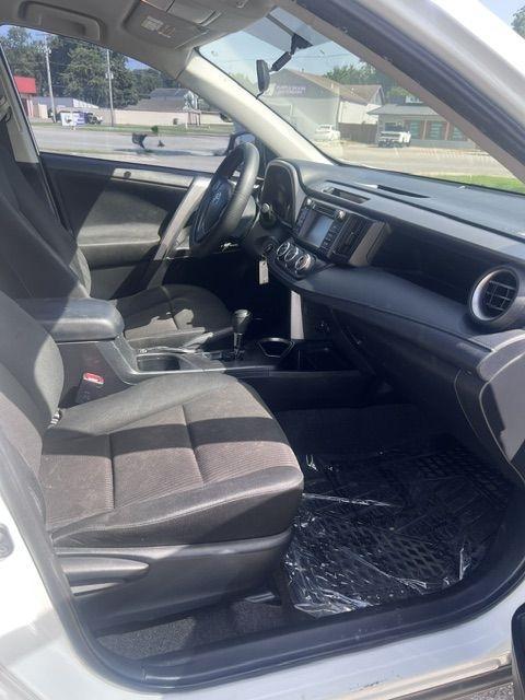 Toyota RAV4 LE FWD 2016