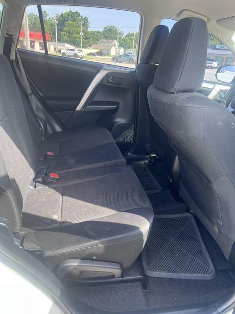 Toyota RAV4 LE FWD 2016