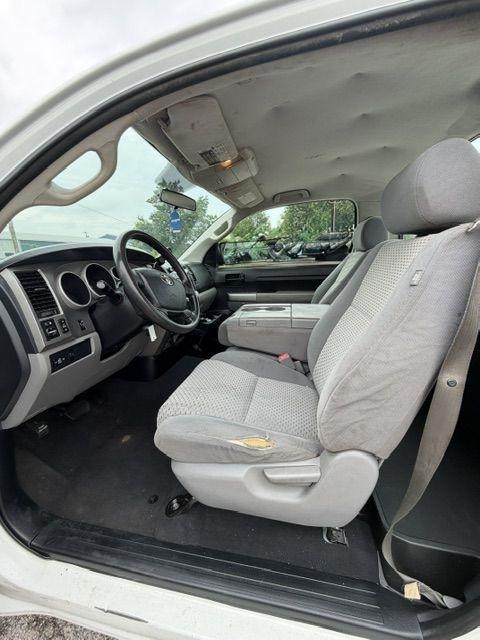 Toyota Tundra Tundra-Grade 4.0L Long Bed 2WD 2013