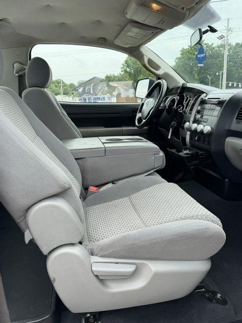 Toyota Tundra Tundra-Grade 4.0L Long Bed 2WD 2013