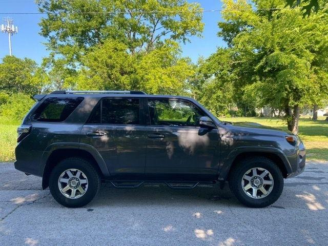 Toyota 4Runner SR5 4WD 2015