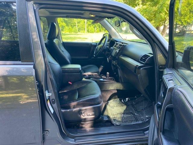 Toyota 4Runner SR5 4WD 2015