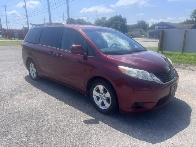 Toyota Sienna LE FWD 8-Passenger V6 2013