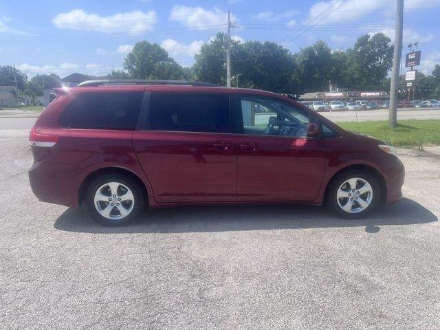 Toyota Sienna LE FWD 8-Passenger V6 2013