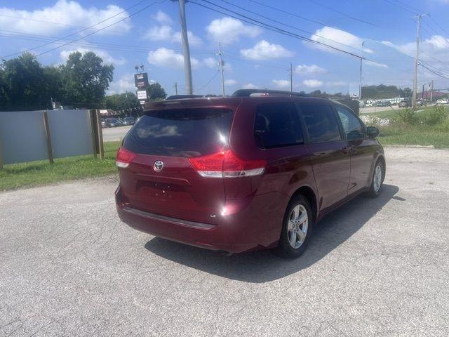 Toyota Sienna LE FWD 8-Passenger V6 2013