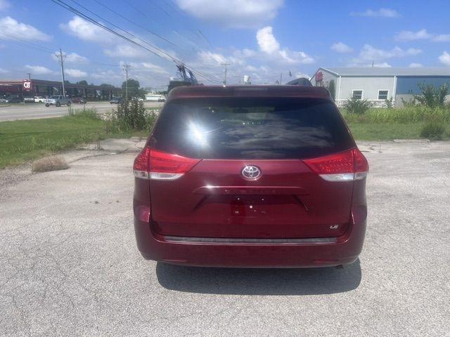 Toyota Sienna LE FWD 8-Passenger V6 2013