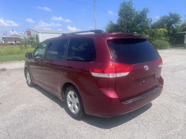 Toyota Sienna LE FWD 8-Passenger V6 2013