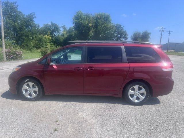 Toyota Sienna LE FWD 8-Passenger V6 2013
