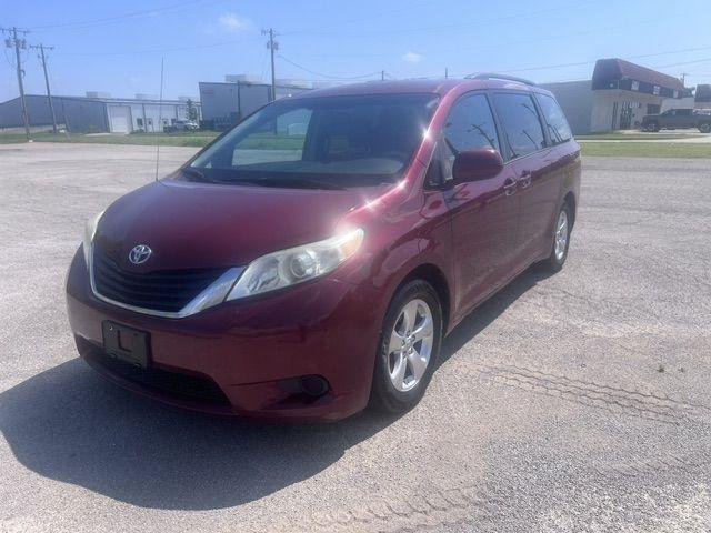 Toyota Sienna LE FWD 8-Passenger V6 2013