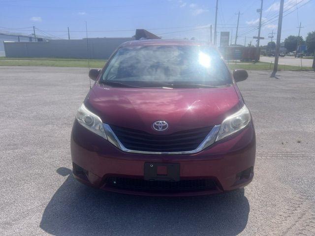 Toyota Sienna LE FWD 8-Passenger V6 2013