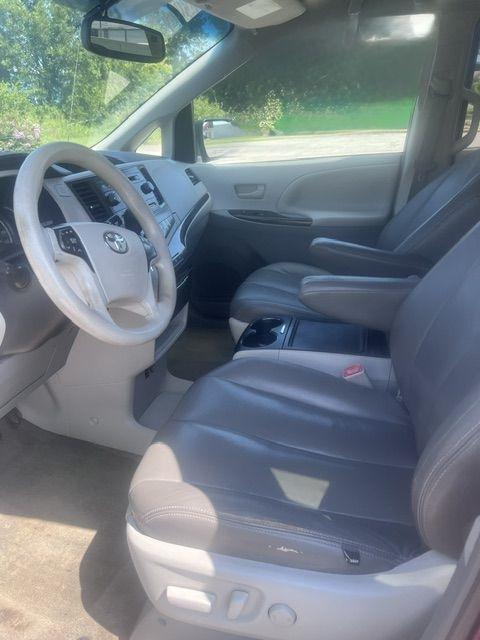 Toyota Sienna LE FWD 8-Passenger V6 2013