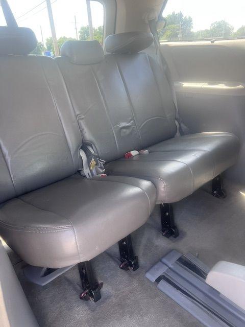 Toyota Sienna LE FWD 8-Passenger V6 2013