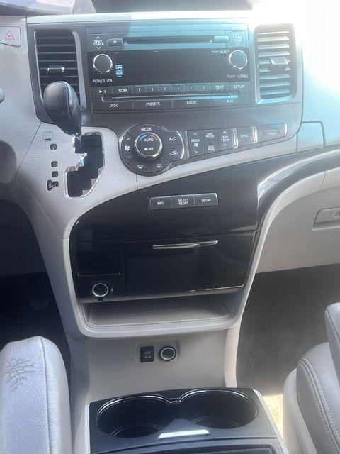 Toyota Sienna LE FWD 8-Passenger V6 2013