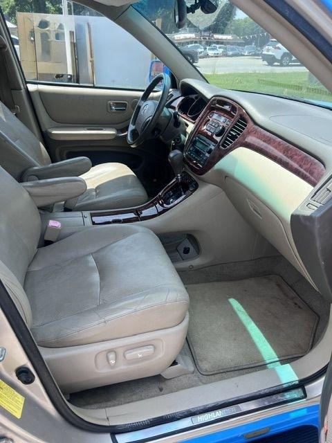 Toyota Highlander V6 2WD with 3rd-Row Seat 2006